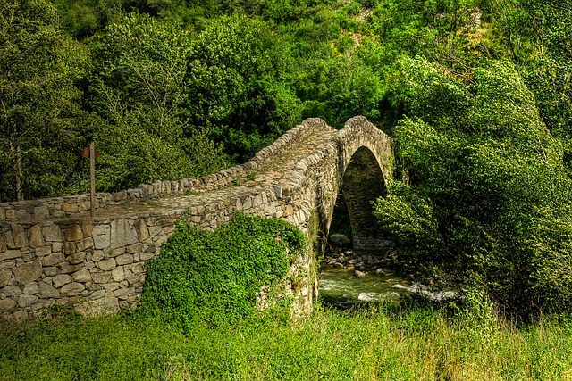 medieval-bridge-2228615_640