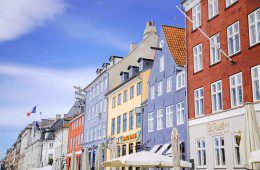Linell Raud: Muinasjutuliste linnakestega Taani