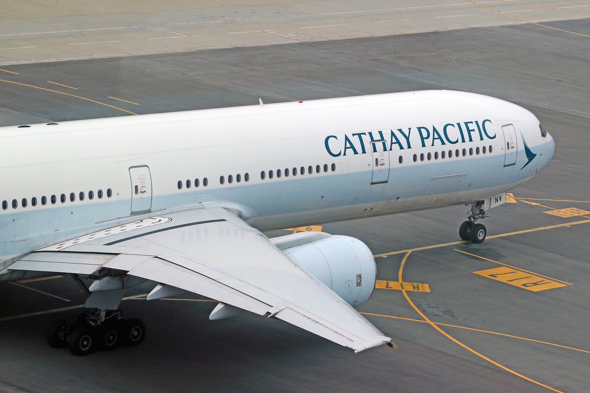 Cathay Pacificu Hongkongi-Londoni lennu marsruut Euroopa kohal